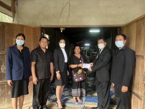 มอบเงินช่วยเหลือนักเรียนประสบอุบัติเหตุเสียชีวิต